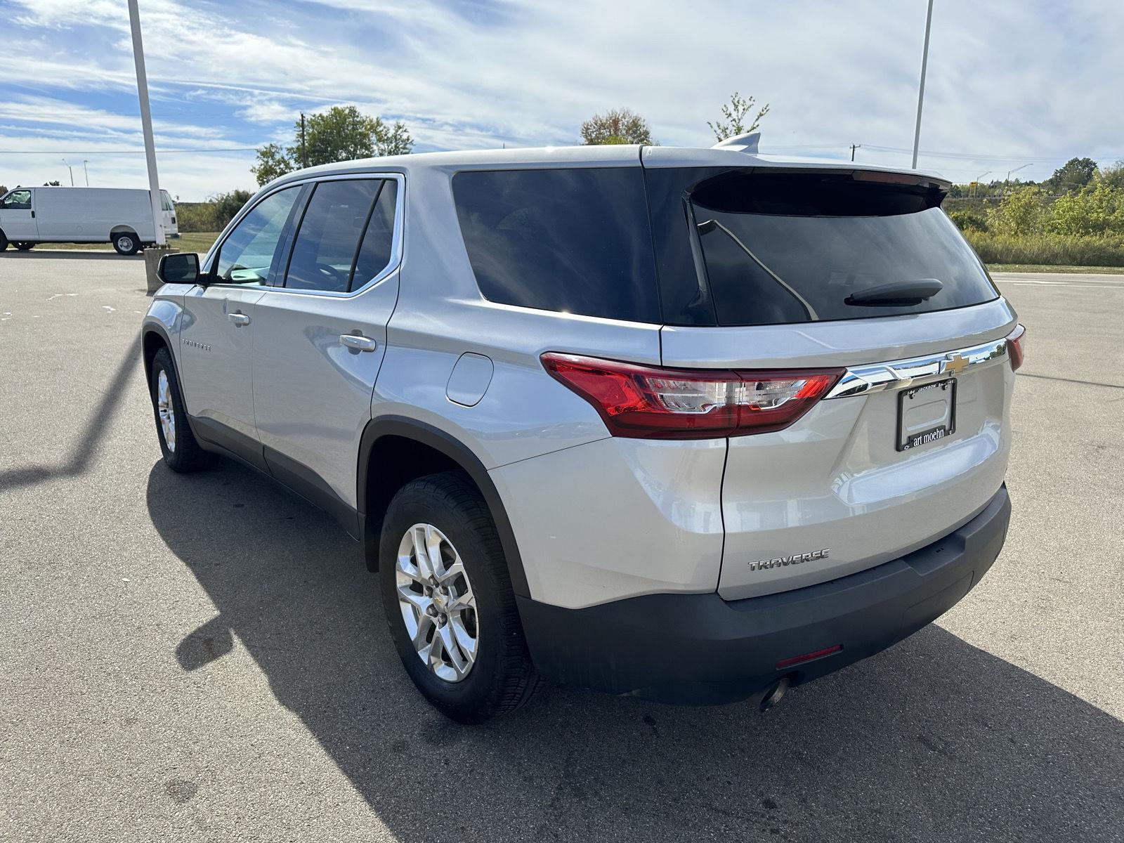 2020 Chevrolet Traverse LS photo 2