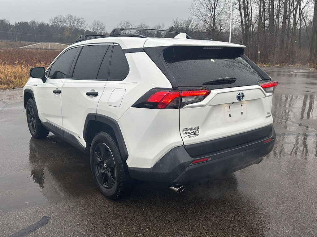 2019 Toyota RAV4 Hybrid XLE photo 2