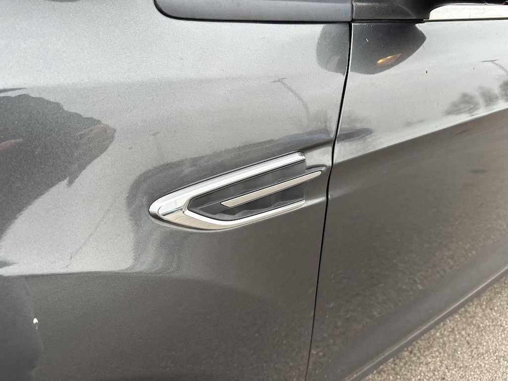 2017 Ford Escape Titanium photo 2