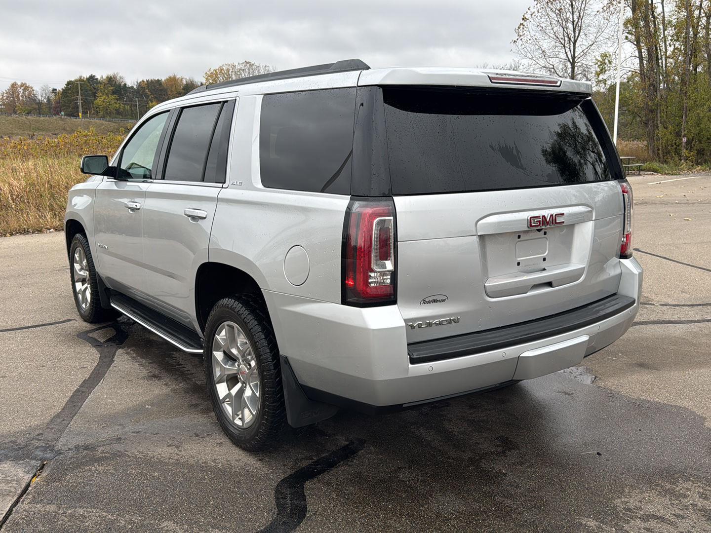 2020 Gmc Yukon SLE photo 3