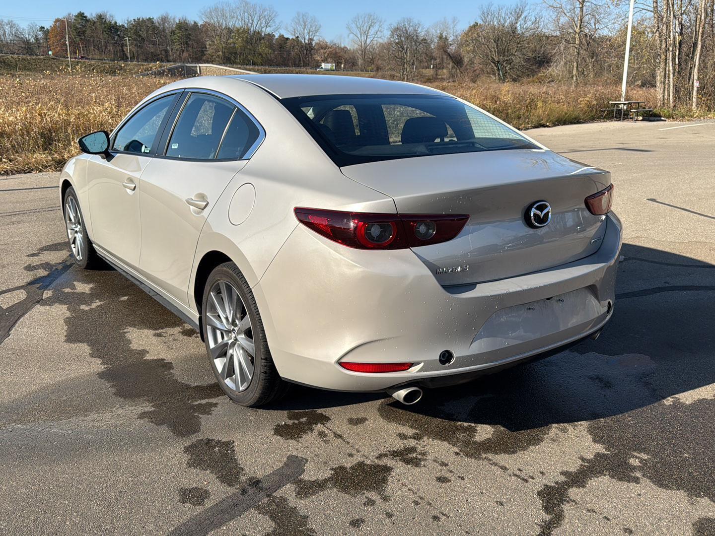 2025 Mazda Mazda3 2.5 s Preferred photo 3