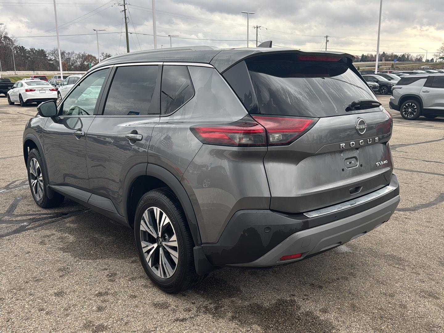 2022 Nissan Rogue SV photo 3