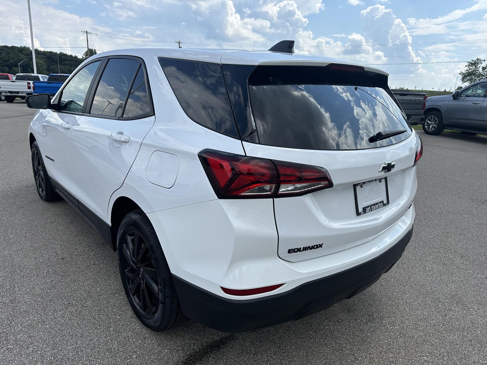 2023 Chevrolet Equinox LS photo 3
