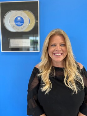 Staff member ANNIE COYLE from ID_934544