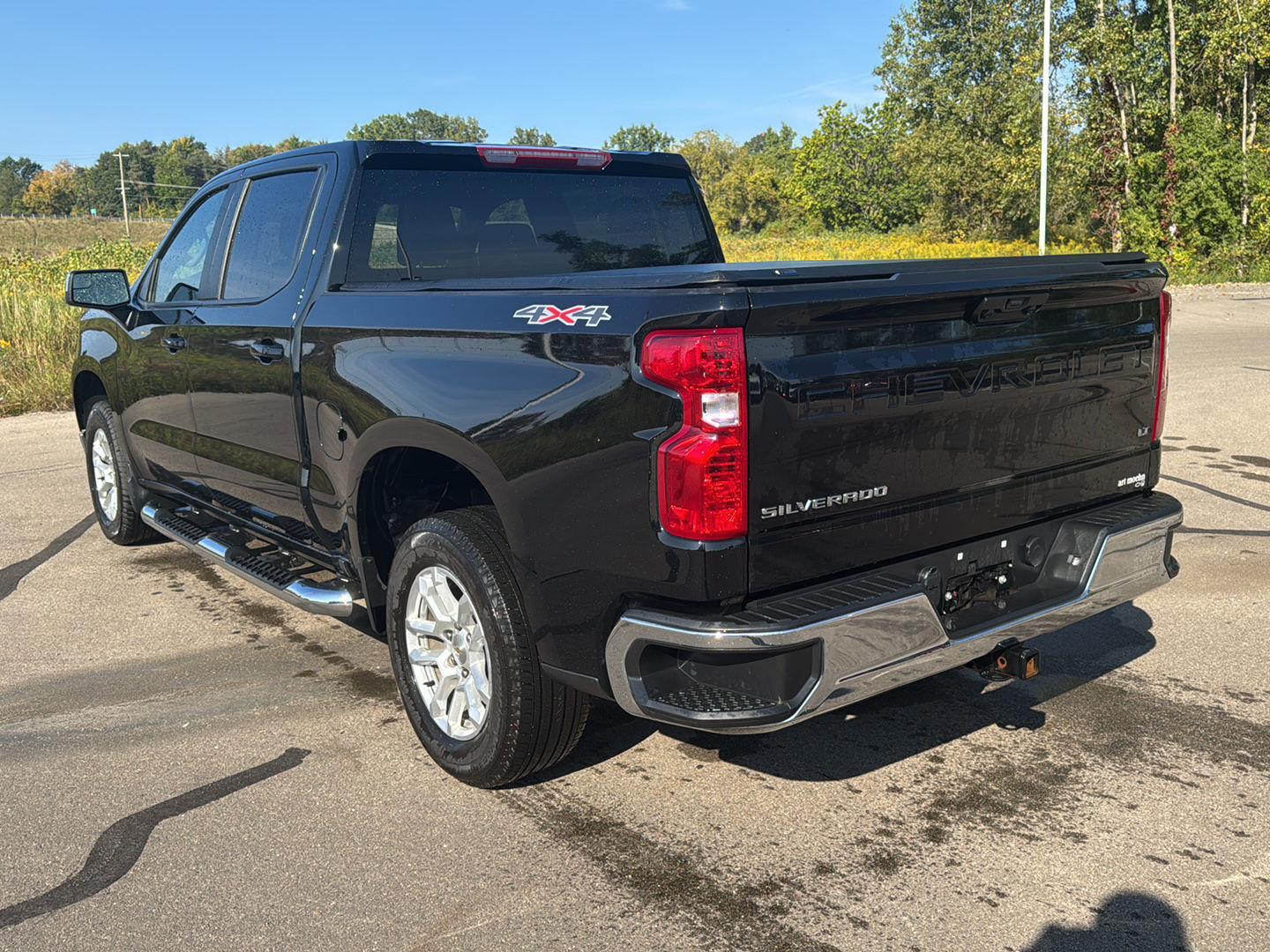 2024 Chevrolet Silverado 1500 LT photo 3