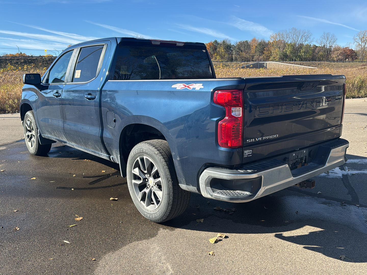 2022 Chevrolet Silverado 1500 LT photo 3