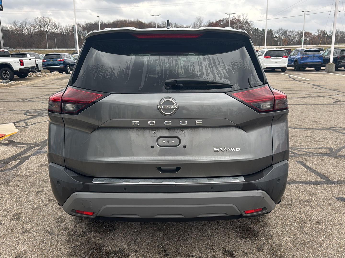 2022 Nissan Rogue SV photo 4