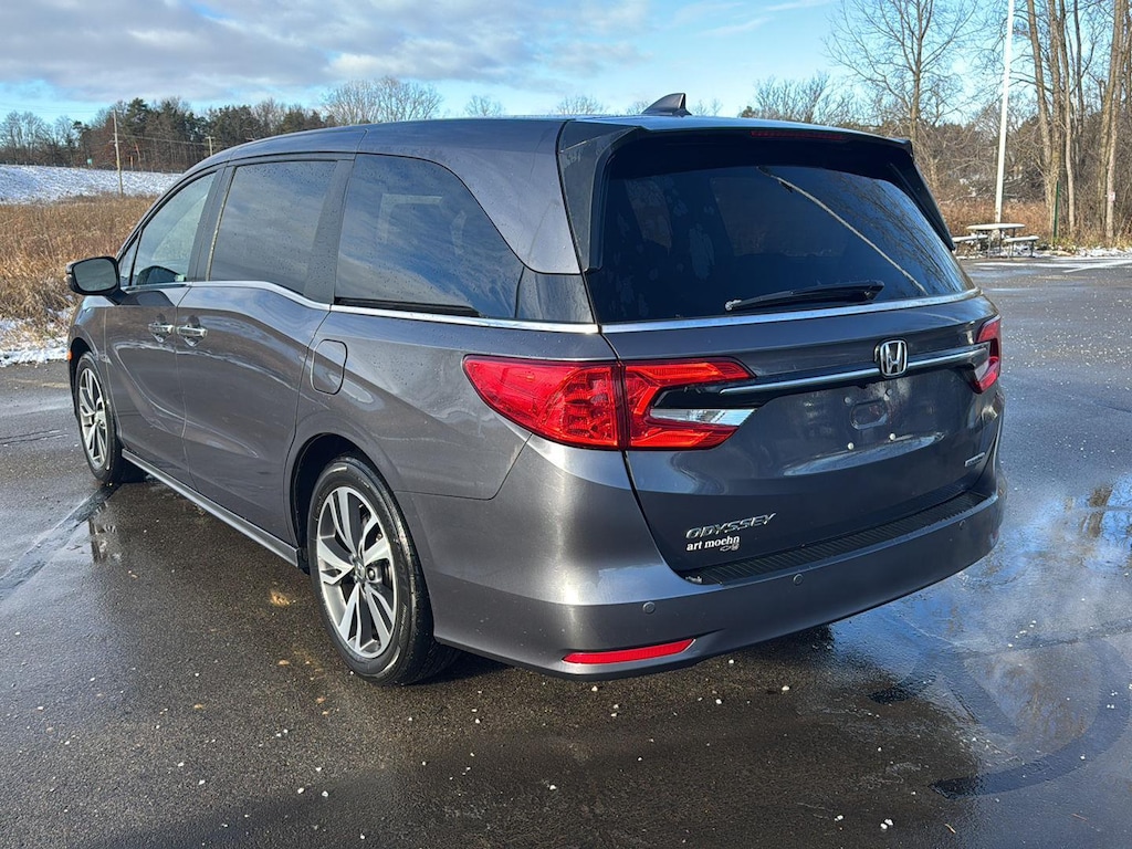 2022 Honda Odyssey Touring photo 2