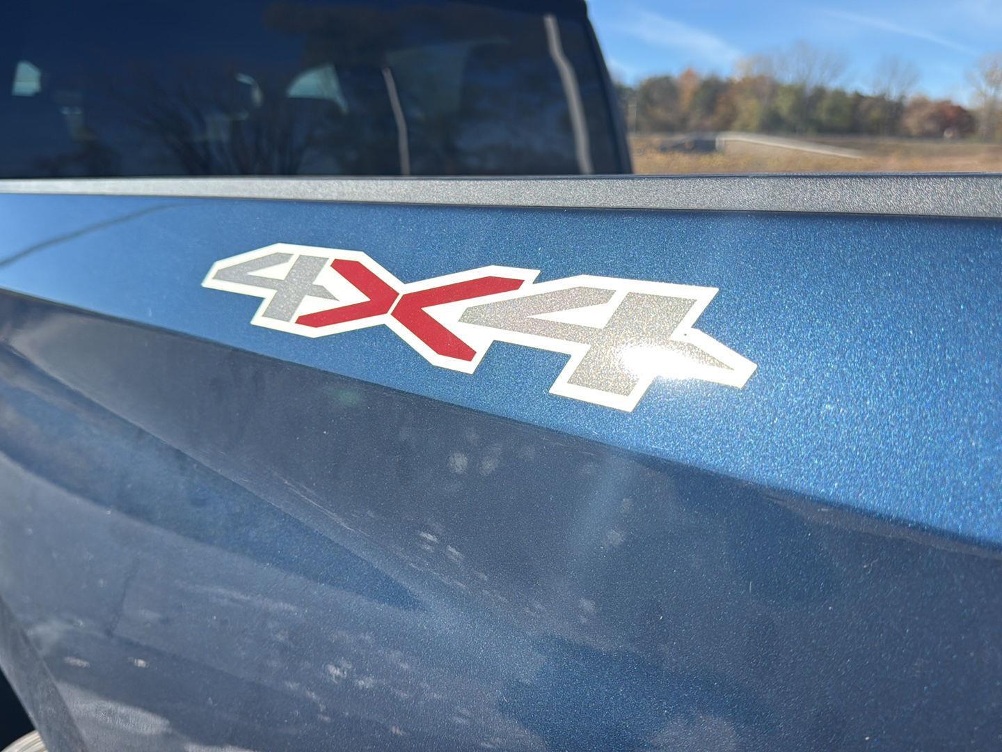 2022 Chevrolet Silverado 1500 LT photo 4