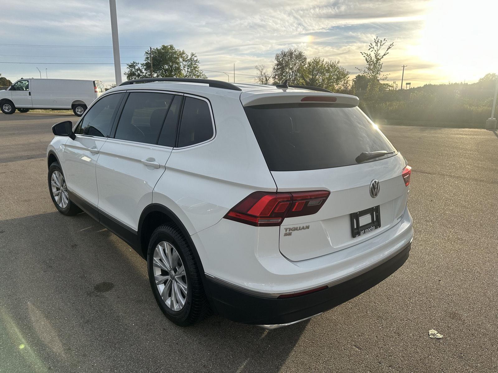 2018 Volkswagen Tiguan SEL photo 2