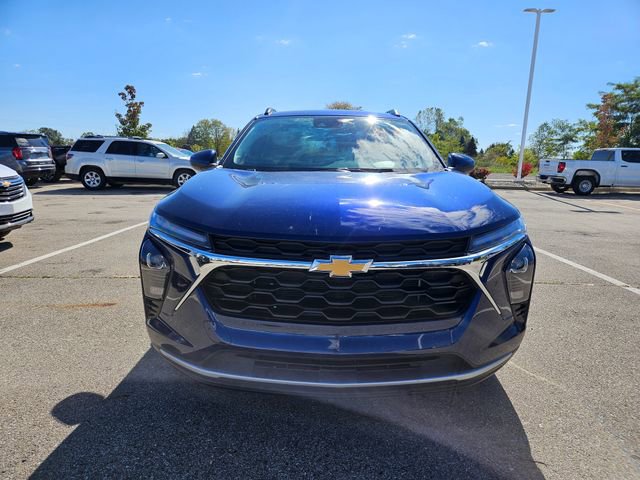 2024 Chevrolet Trax LT photo 2