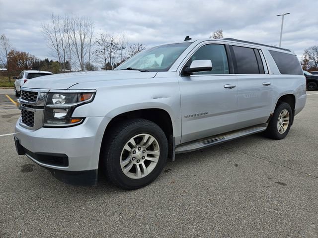 2015 Chevrolet Suburban LT photo 3