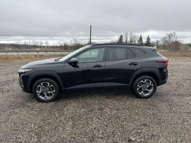2025 Chevrolet Trax LT - Photo 4