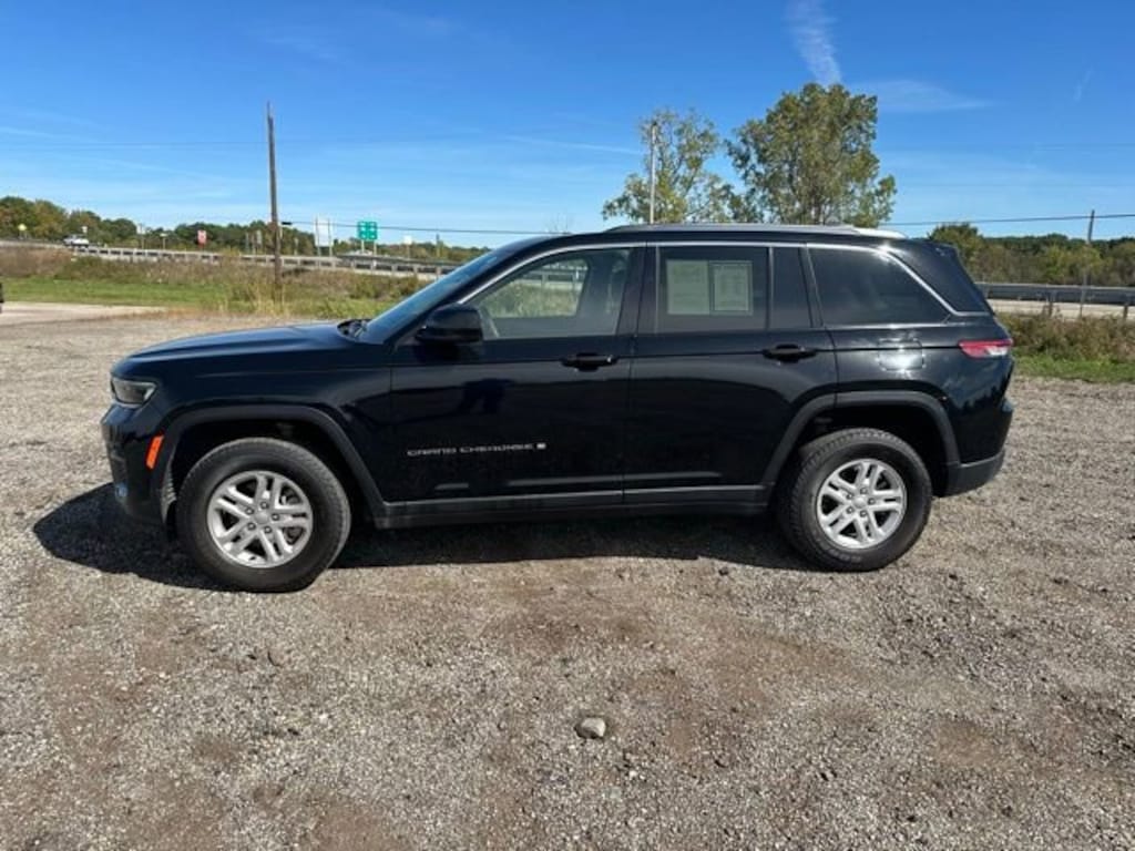 Used 2023 Jeep Grand Cherokee Laredo