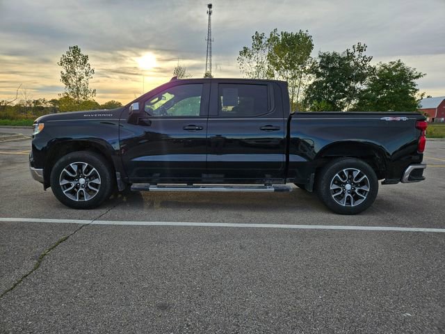 2023 Chevrolet Silverado 1500 LT photo 3
