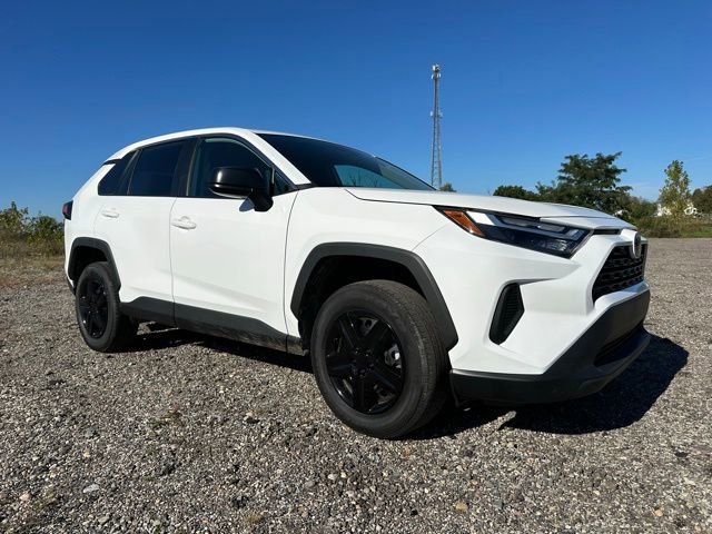 2024 Toyota RAV4 LE photo 3