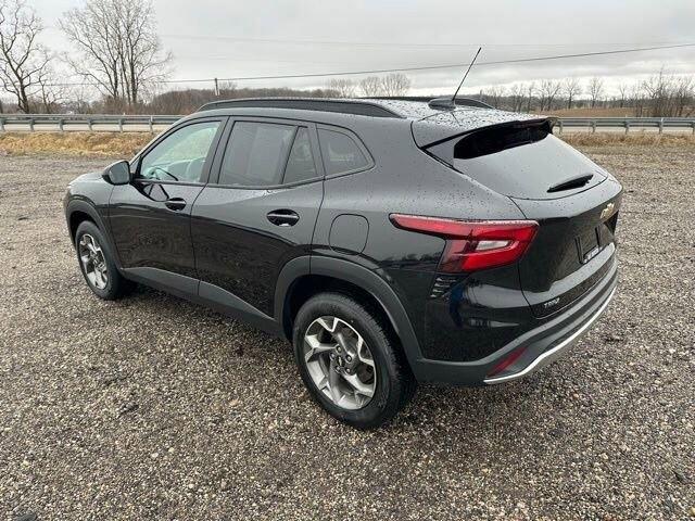2025 Chevrolet Trax LT - Photo 5