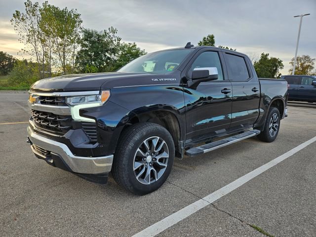 2023 Chevrolet Silverado 1500 LT photo 2