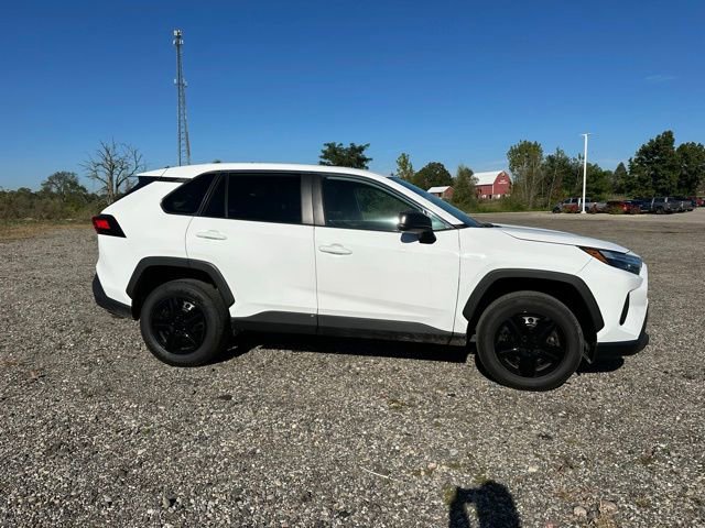 2024 Toyota RAV4 LE photo 4