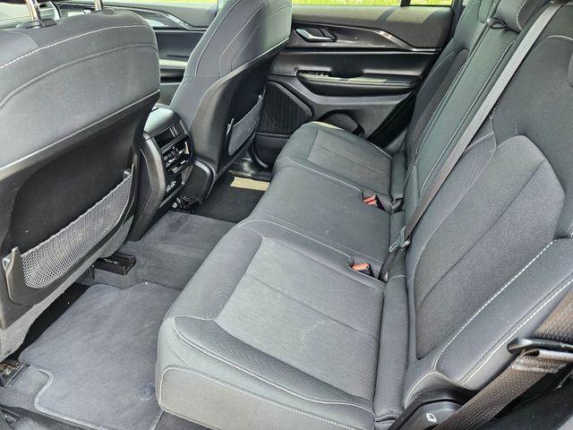 2023 Jeep Grand Cherokee Laredo - Photo 12