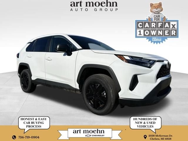 2024 Toyota RAV4 LE's photo