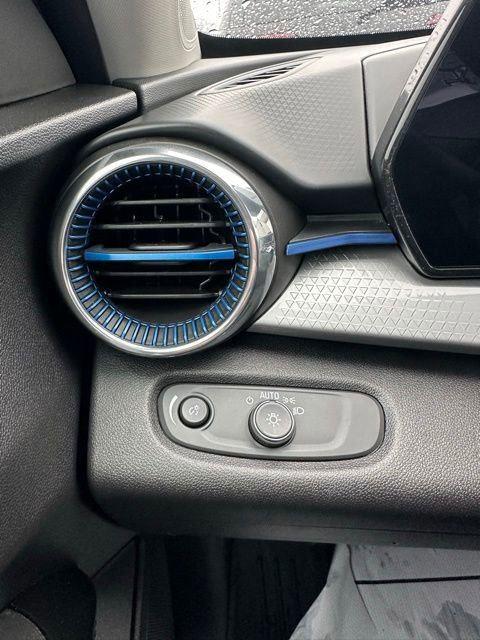 2025 Chevrolet Trax LT - Photo 27