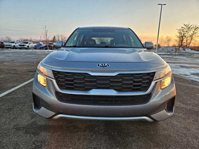 Used 2021 Kia Seltos LX with VIN KNDEPCAA8M7219327 for sale in Chelsea, MI