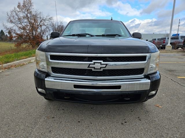 Used 2011 Chevrolet Silverado 1500 LT with VIN 1GCRKSE37BZ458231 for sale in Chelsea, MI