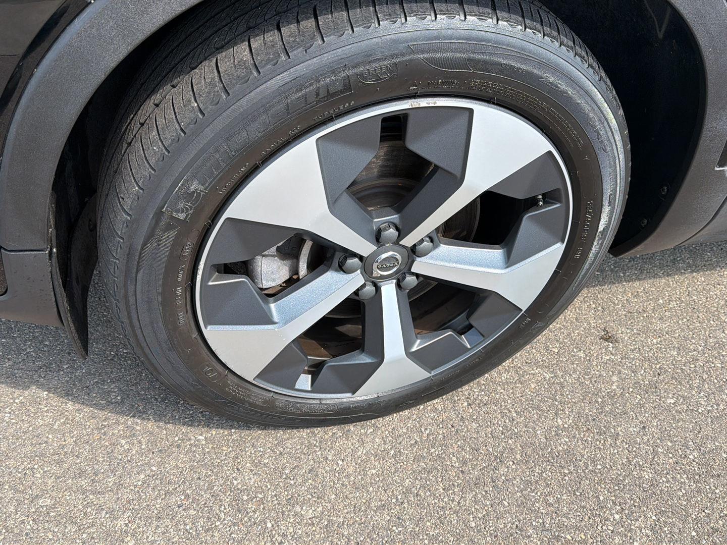2023 Volvo XC40 Plus - Photo 8