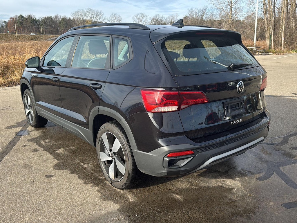 2024 Volkswagen Taos S photo 2