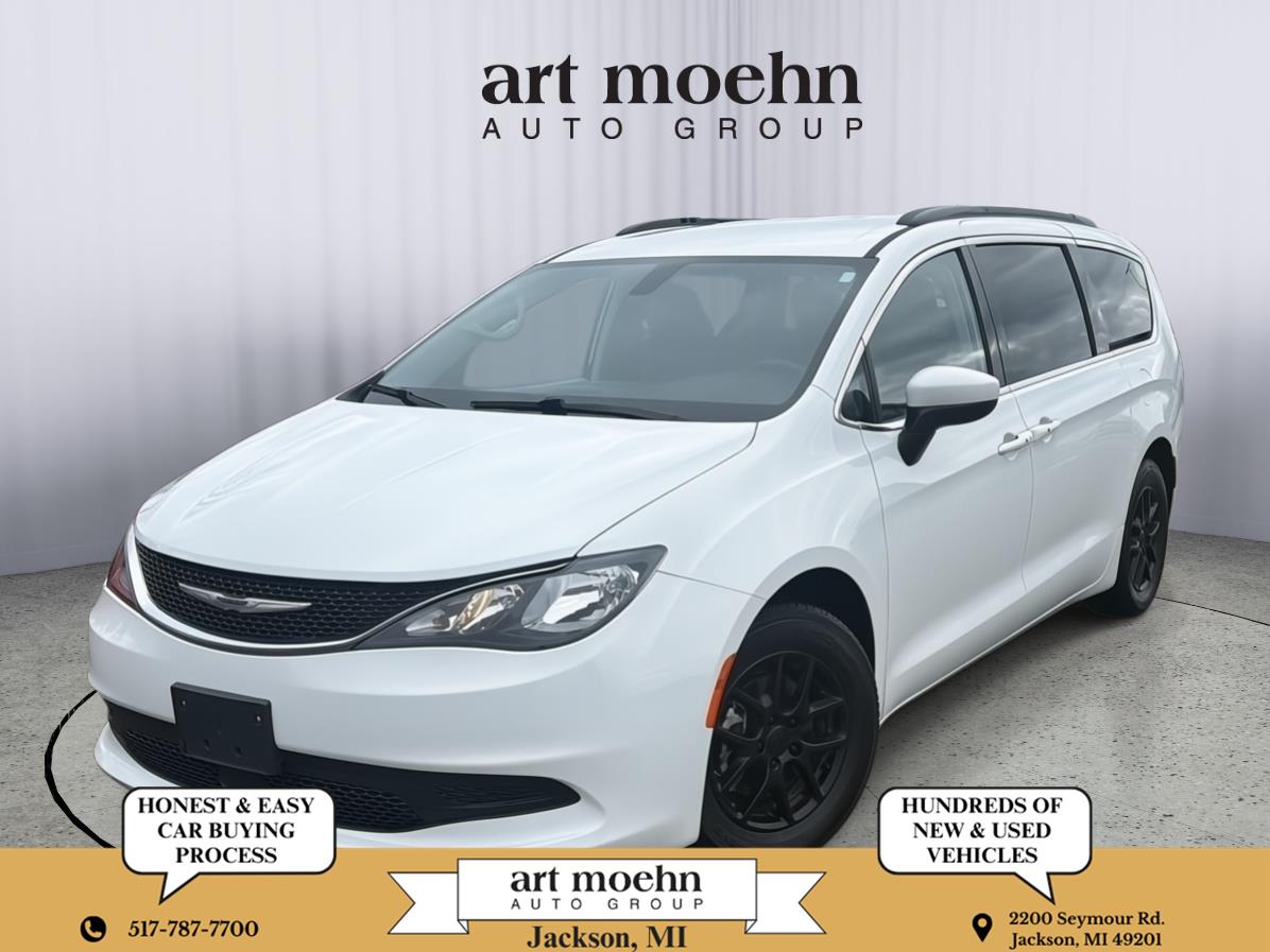 2021 Chrysler Voyager LXI's photo