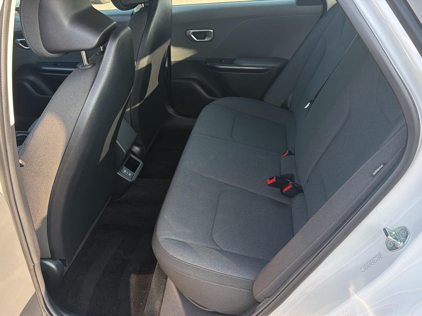 2025 Kia K4 LXS - Photo 27
