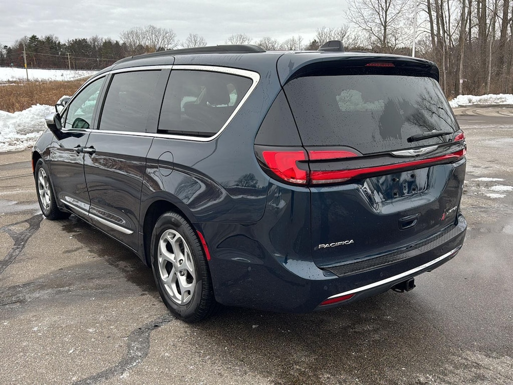 Used 2023 Chrysler Pacifica Limited Van