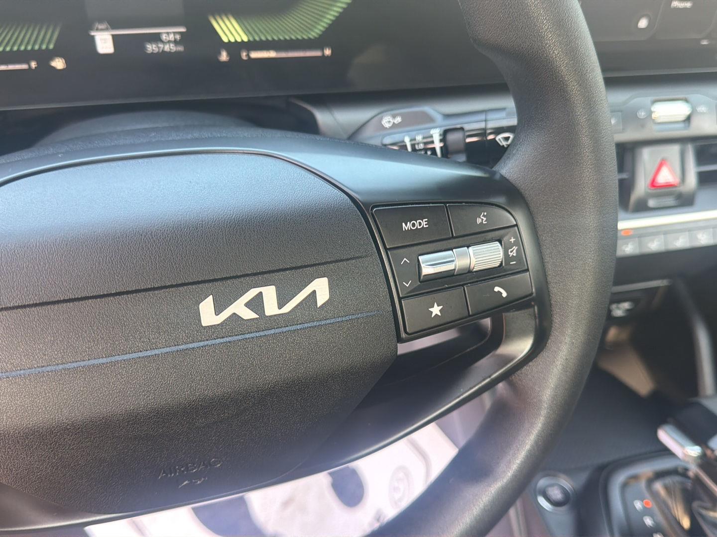 2025 Kia K4 LXS - Photo 18