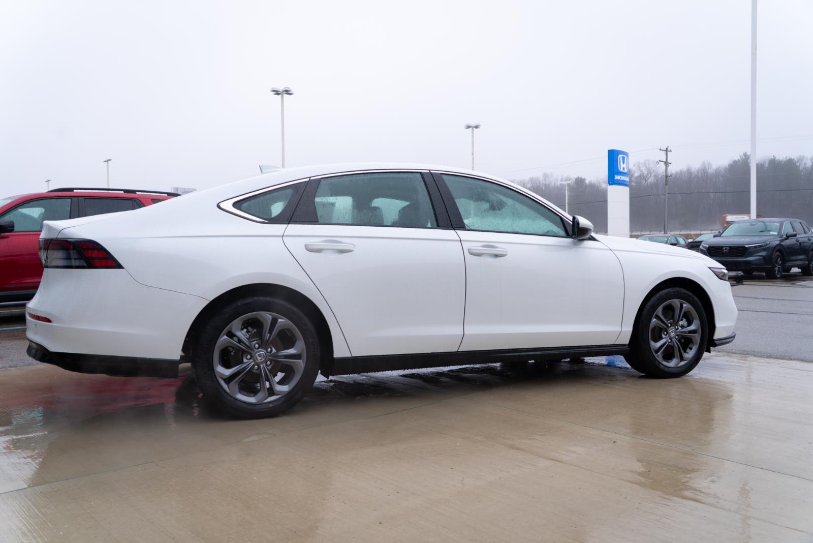 2025 Honda Accord Hybrid EX-L - Photo 5
