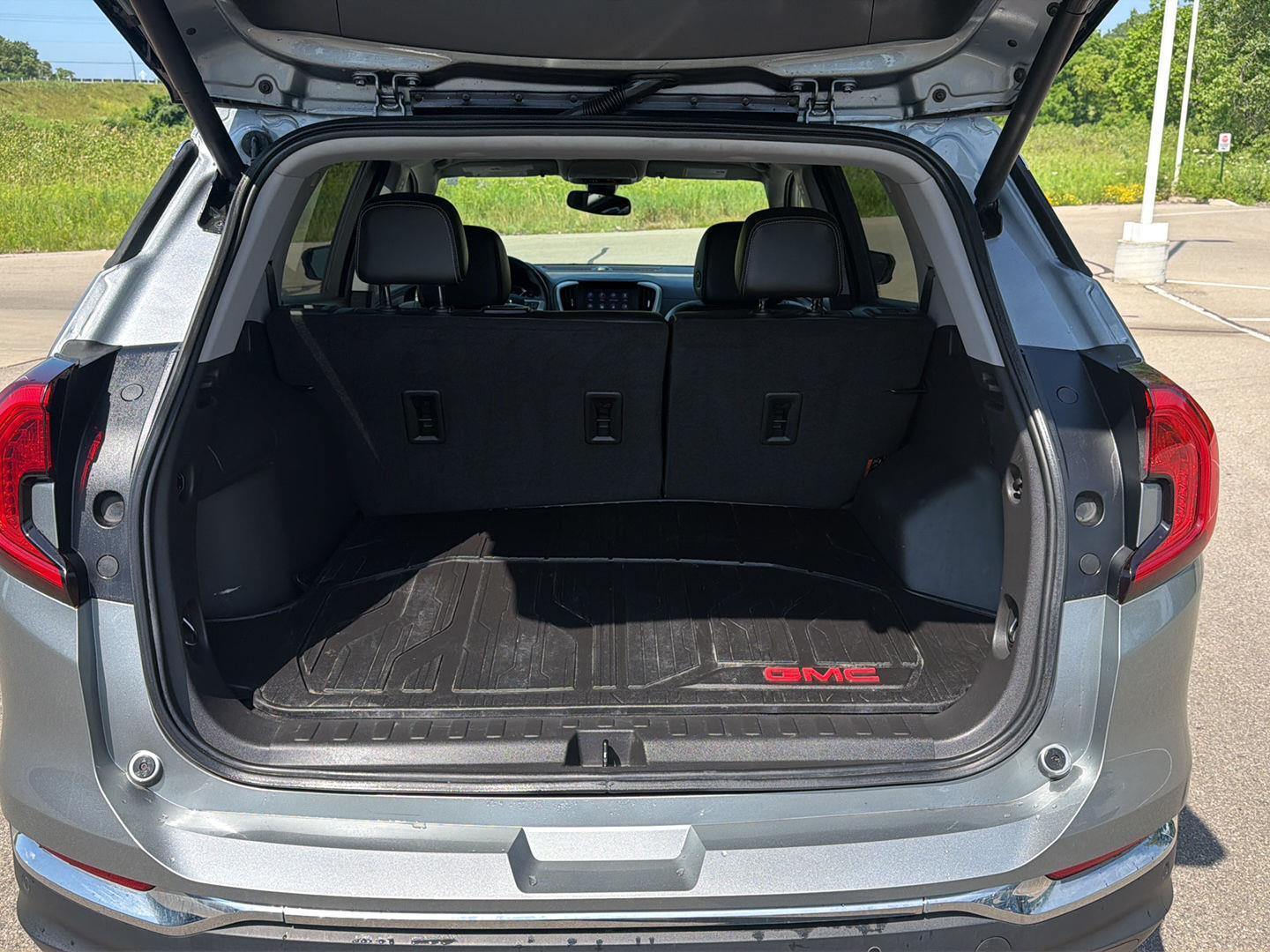 2023 GMC Terrain SLT - Photo 13