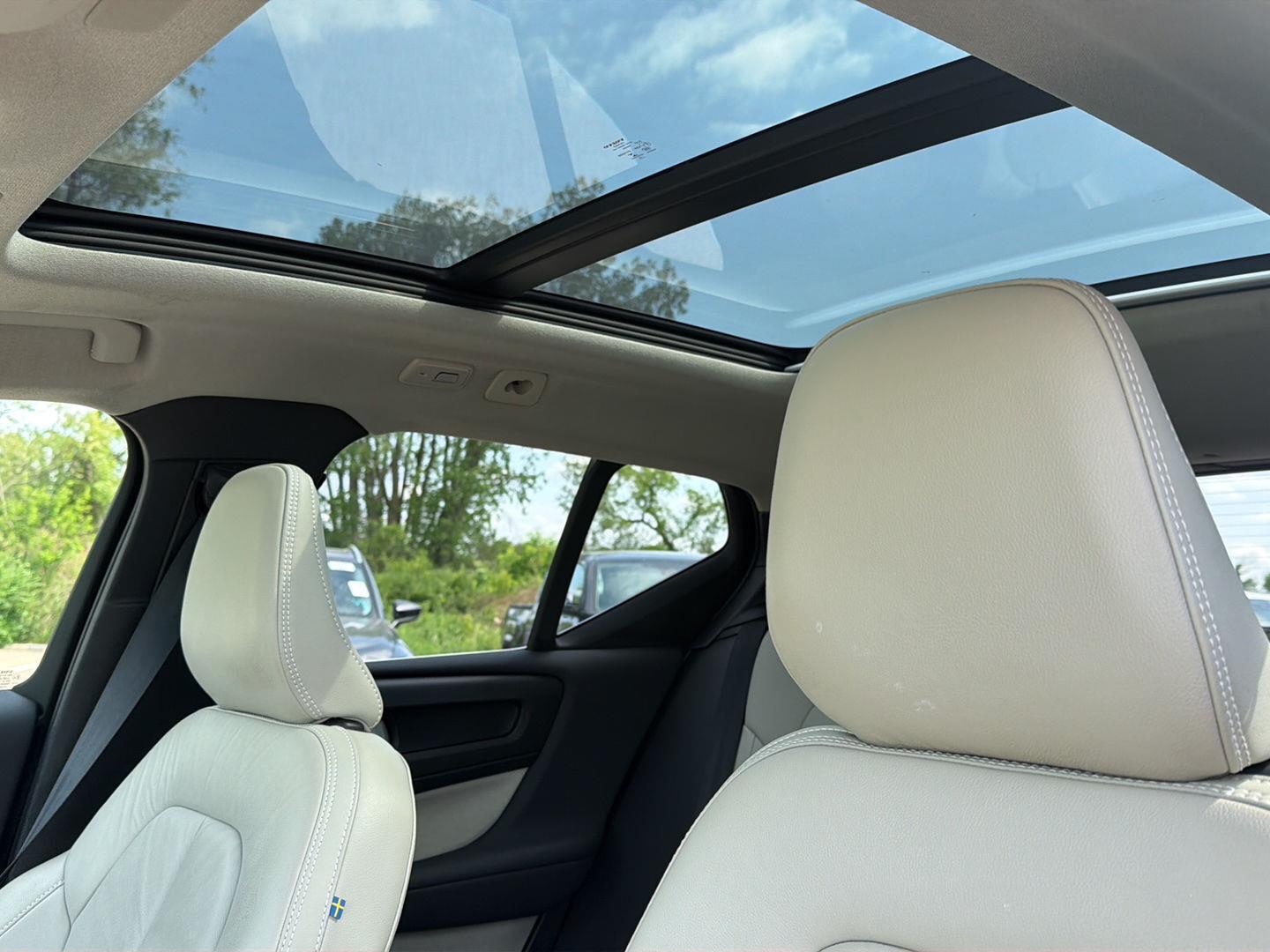 2023 Volvo XC40 Plus - Photo 27