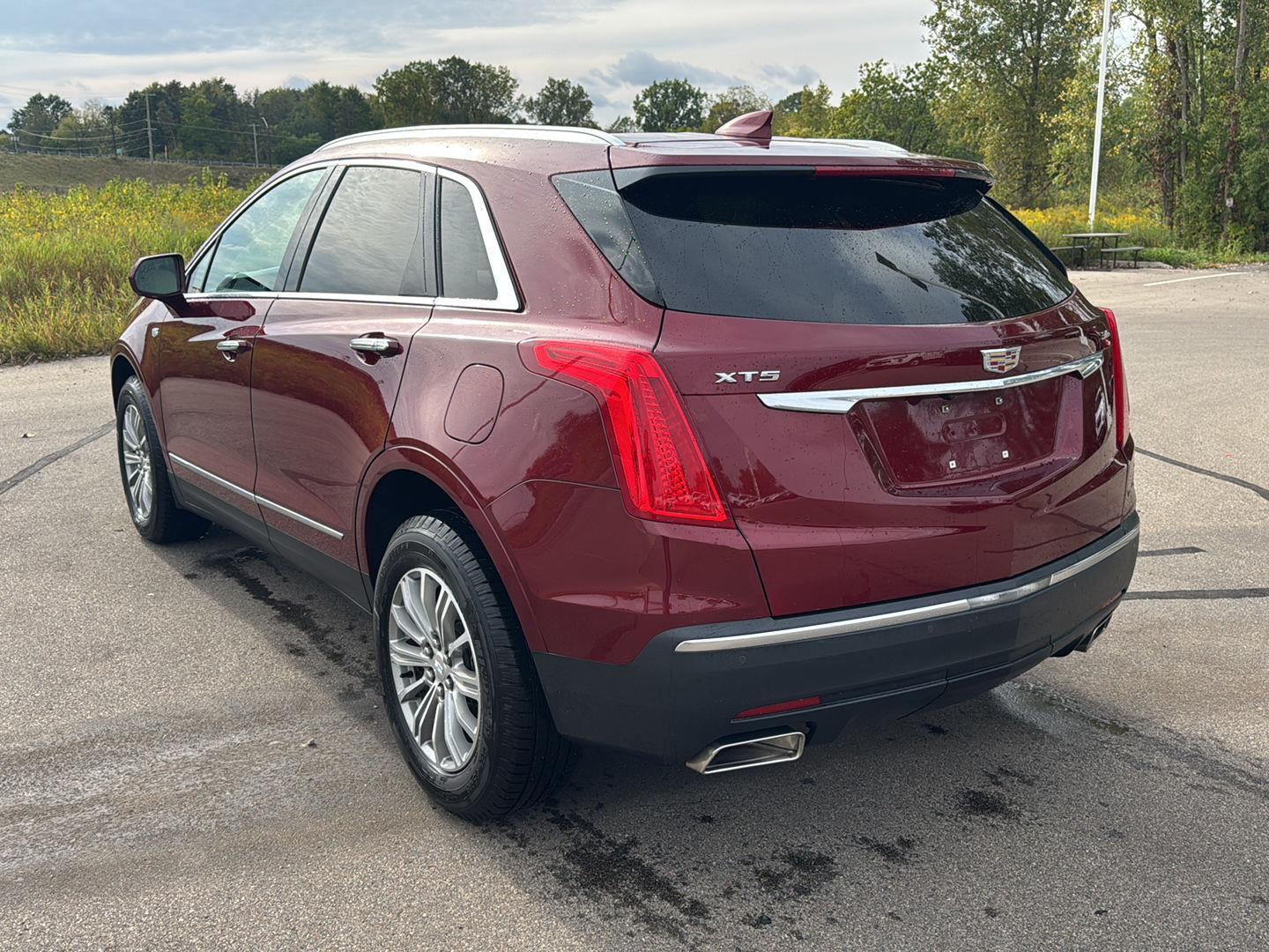 2017 Cadillac XT5 Luxury photo 2