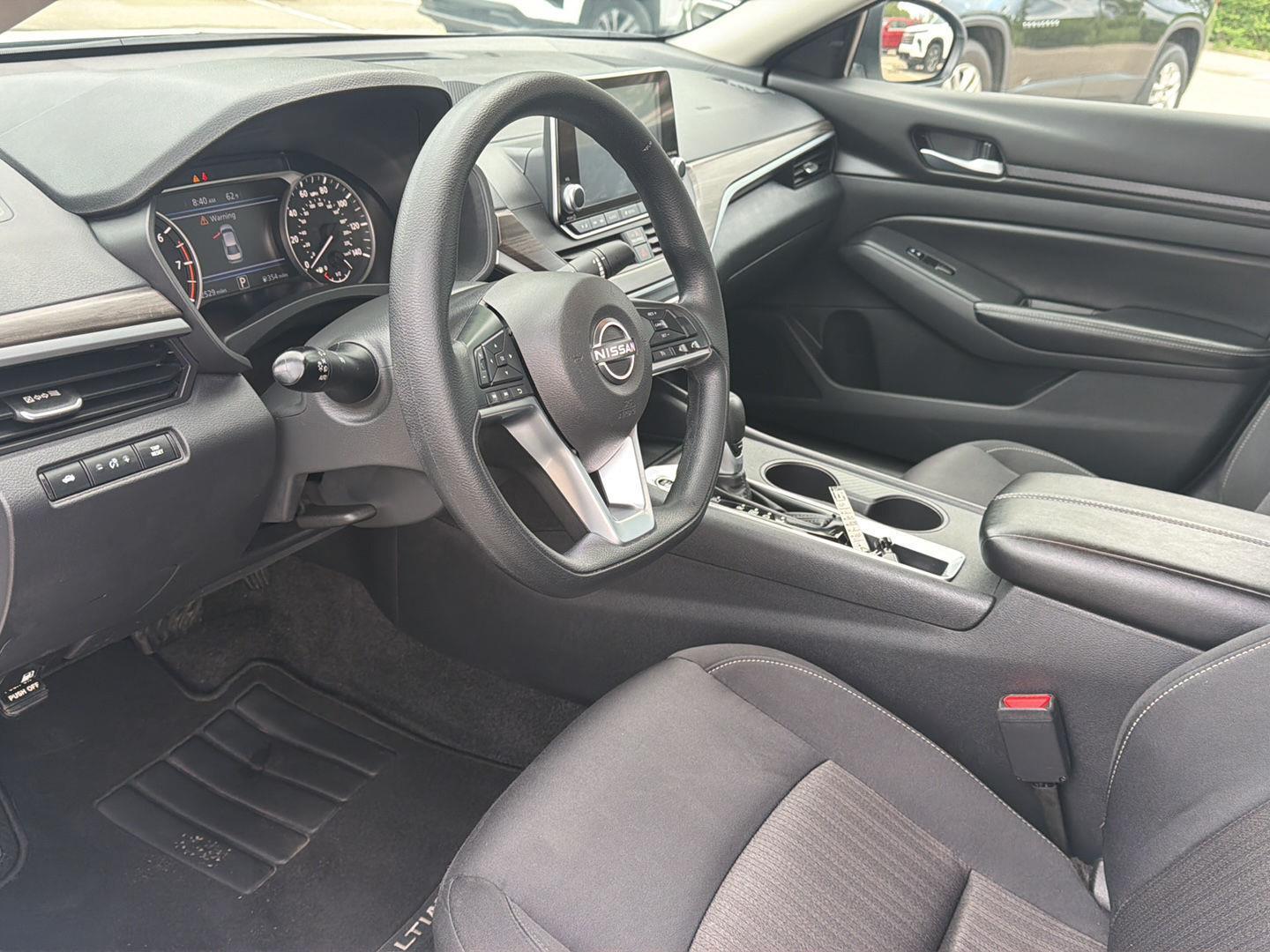 2025 Nissan Altima SV - Photo 15