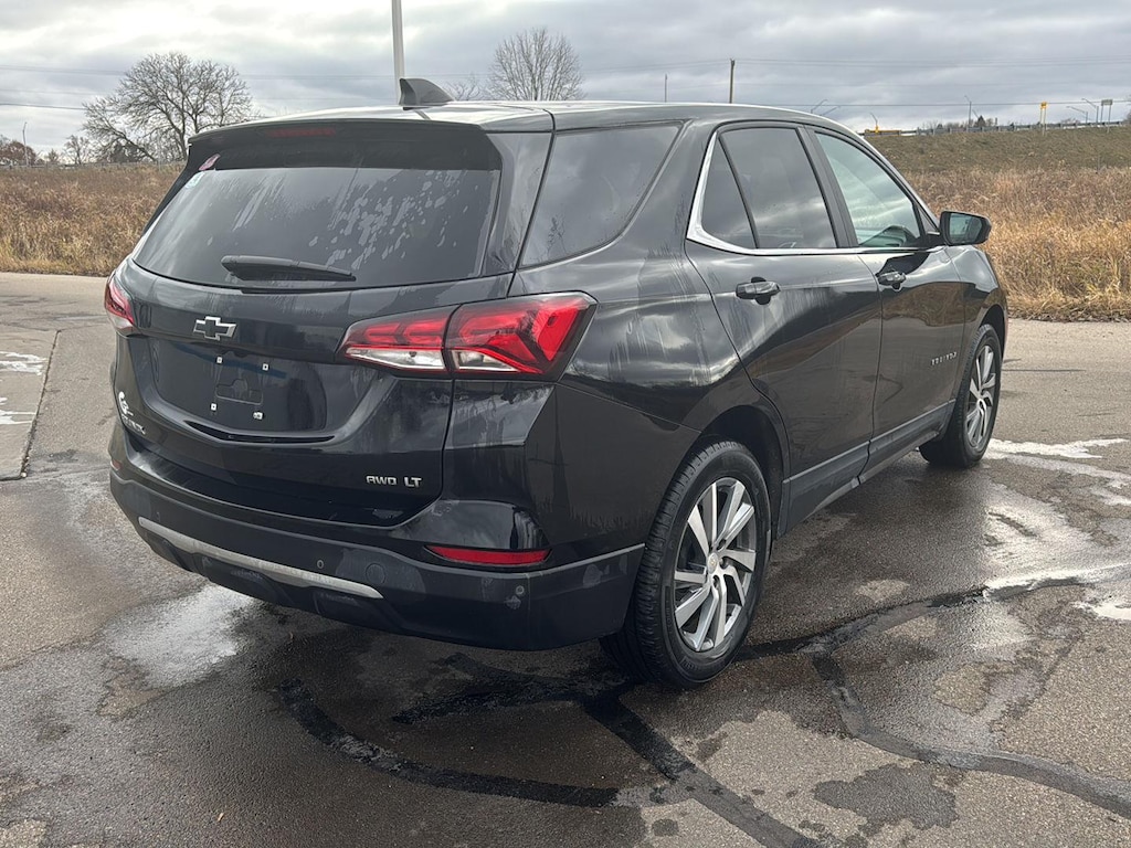 2024 Chevrolet Equinox LT photo 2