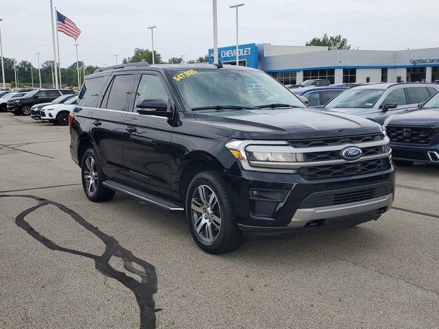 Used 2022 Ford Expedition XLT with VIN 1FMJU1JT0NEA28507 for sale in Jackson, MI