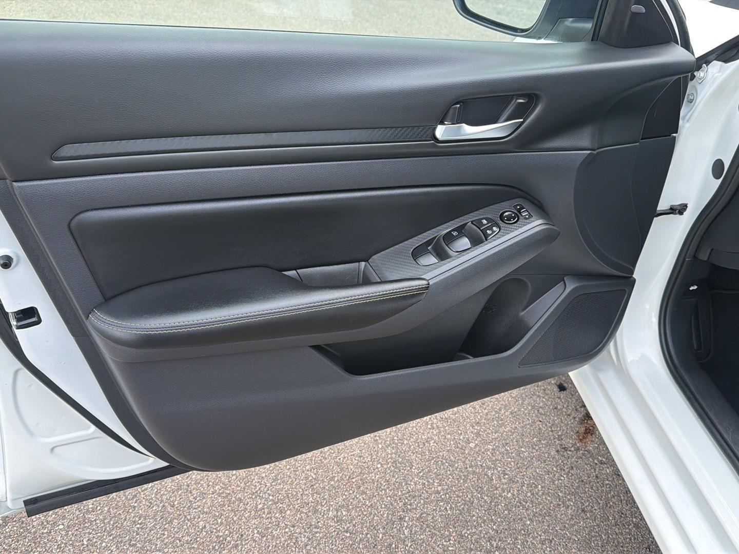 2025 Nissan Altima SV - Photo 12