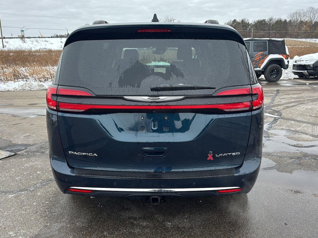Used 2023 Chrysler Pacifica Limited Van