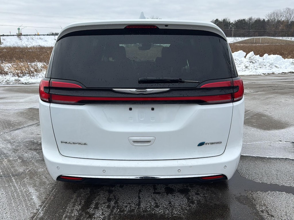 Used 2022 Chrysler Pacifica Hybrid Touring L Van
