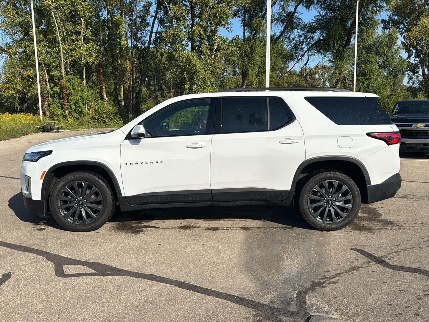 2023 Chevrolet Traverse RS photo 2