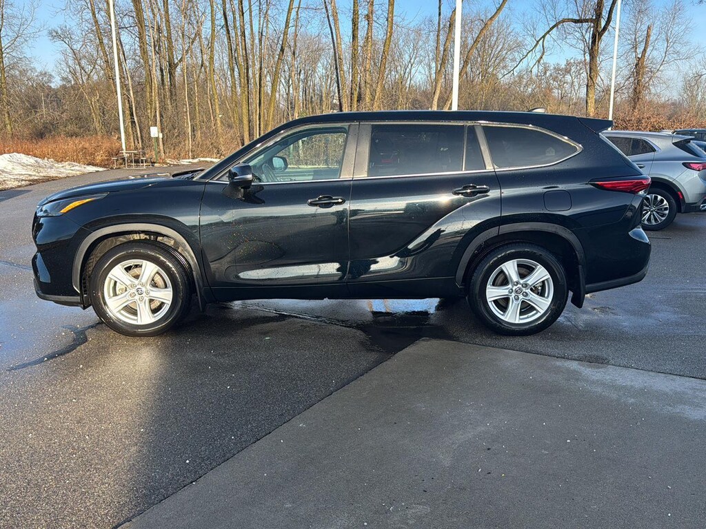 Used 2023 Toyota Highlander LE SUV