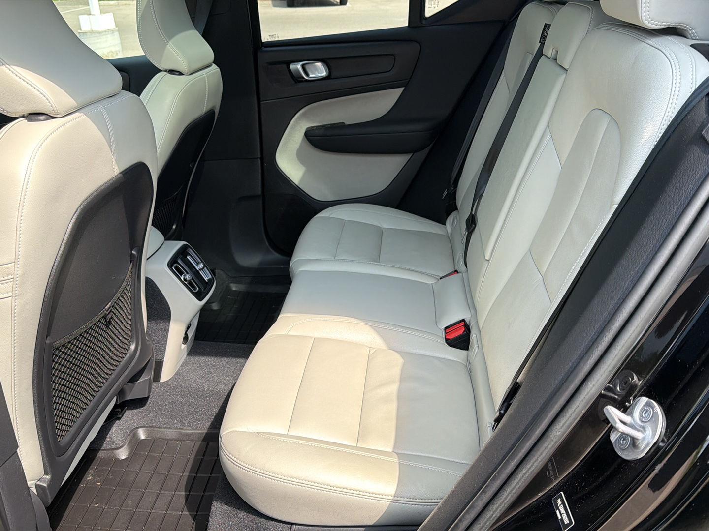 2023 Volvo XC40 Plus - Photo 28