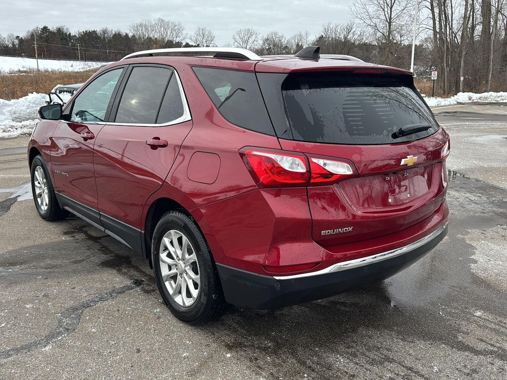 2021 Chevrolet Equinox LT photo 2