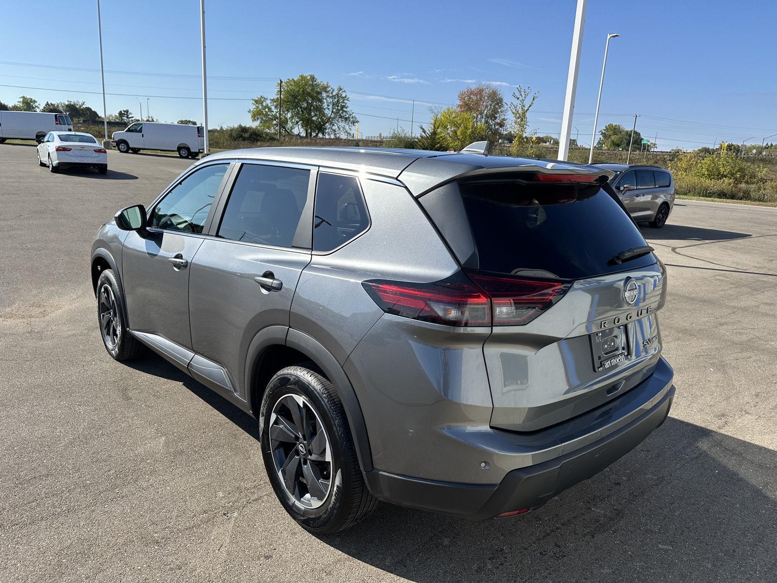 2024 Nissan Rogue SV photo 3