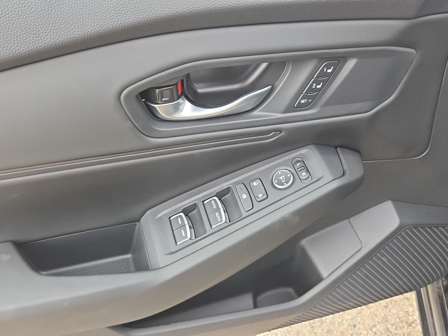 2025 Honda Accord Hybrid EX-L - Photo 15